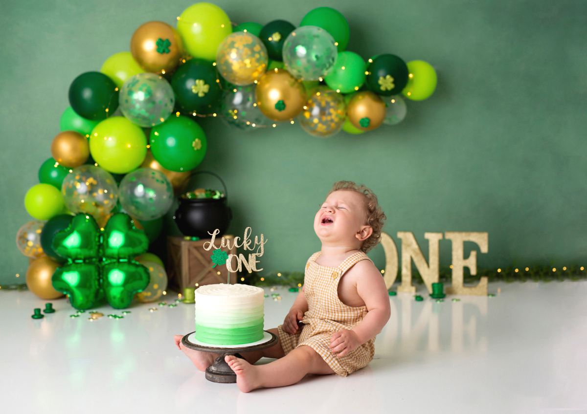 brighton ann arbor cake smash photographer south lyon milford hartland fenton howell fenton linden baby newborn babies first year griffin